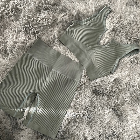 Spandex Workout Sets - Picture 4 of 4